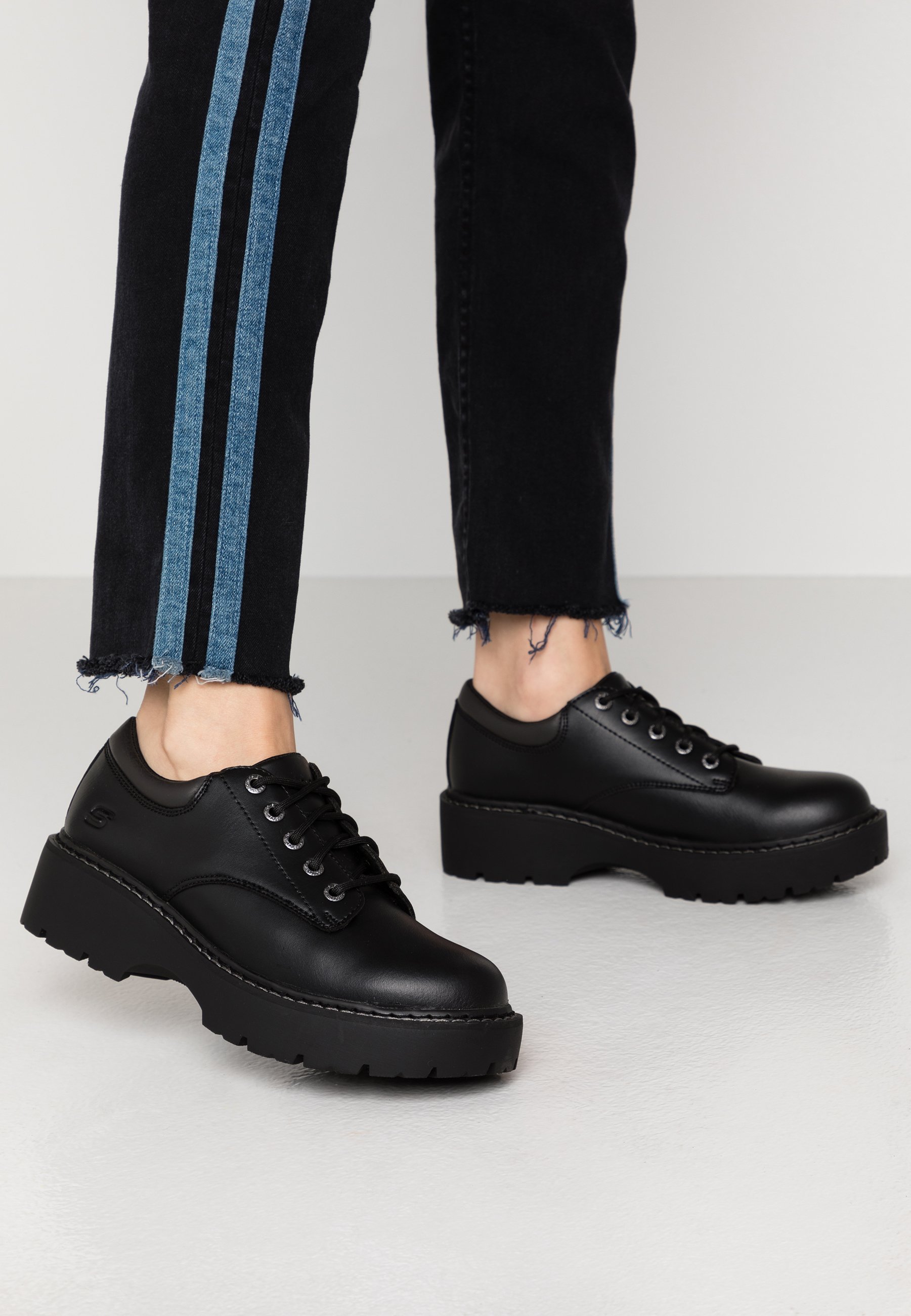 zapatos vestir skechers
