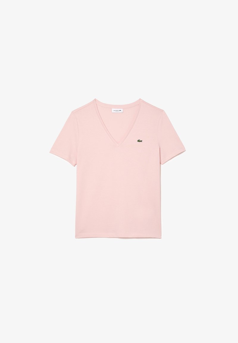 T-shirt rose clair à manches courtes et col en V avec petit logo crocodile vert sur la poitrine gauche.
