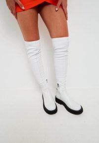 Cesare Gaspari Botas mosqueteras - white