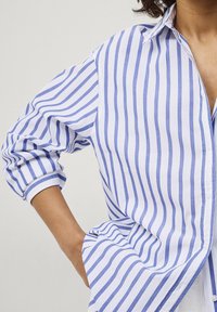 Ellos Collection MAH - Camicia - weiß blau gestreift