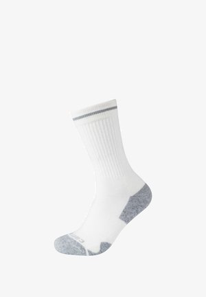 Calzino sportivo bianco con texture a costine, con accenti grigi sul tallone e sulla punta, e una singola striscia grigia in cima al bordo. Lunghezza a metà polpaccio.