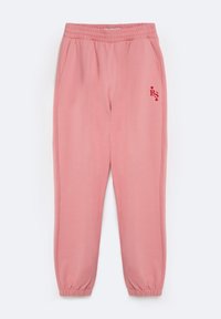 Roze trenirke s elastičnom strukom, bočnim džepovima i elastičnim manžetama. Sadrži crveni logotip s srcima na lijevom bedru.