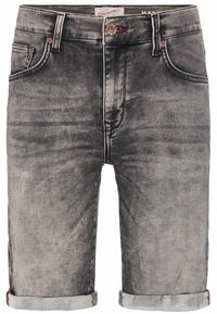 Shorts de mezclilla en gris deslavado con efecto de desgaste, que cuentan con dobladillos enrollados y cierre de botón metálico. Diseño estándar de cinco bolsillos.