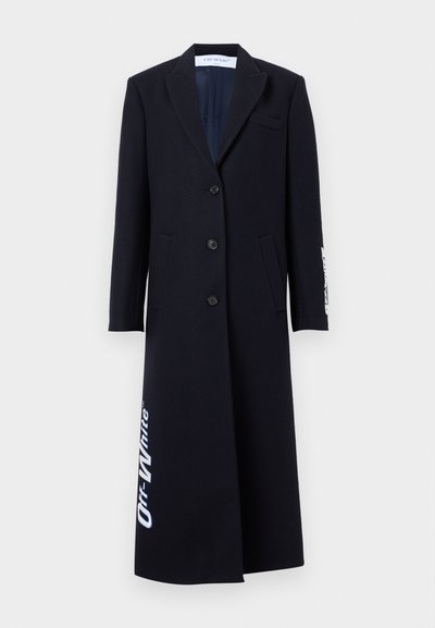 Langer marineblauer Wollmantel mit Reverskragen, drei Knöpfen, zwei Seitentaschen und weißem Off-White-Branding auf der linken Seite.