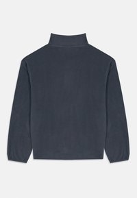 Pullover de manga longa cinza escuro com gola alta e punhos elásticos, mostrado de costas sobre um fundo branco.