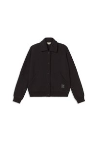 Sort jakke med knaplukning foran, skarp krave, to sidelommer og ribbede manchetter. Har et struktureret stof og en logo-patch.