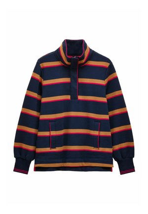 Granatowy sweter z beżowymi i czerwonymi poziomymi paskami, wysoki kołnierz, przedni zamek na pół, oraz ściągacze z czerwonymi akcentami.