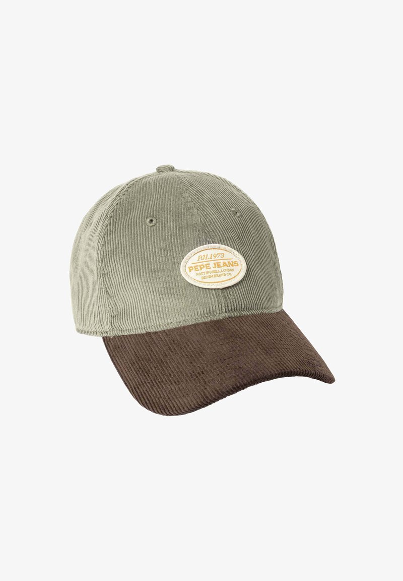 Zaļš un brūns kordūru beisbola cepure ar plakanu virsmu, priekšpusē centrā izvietota logo uzlīme ar tekstu. Tekstūra ar redzamām ribām.