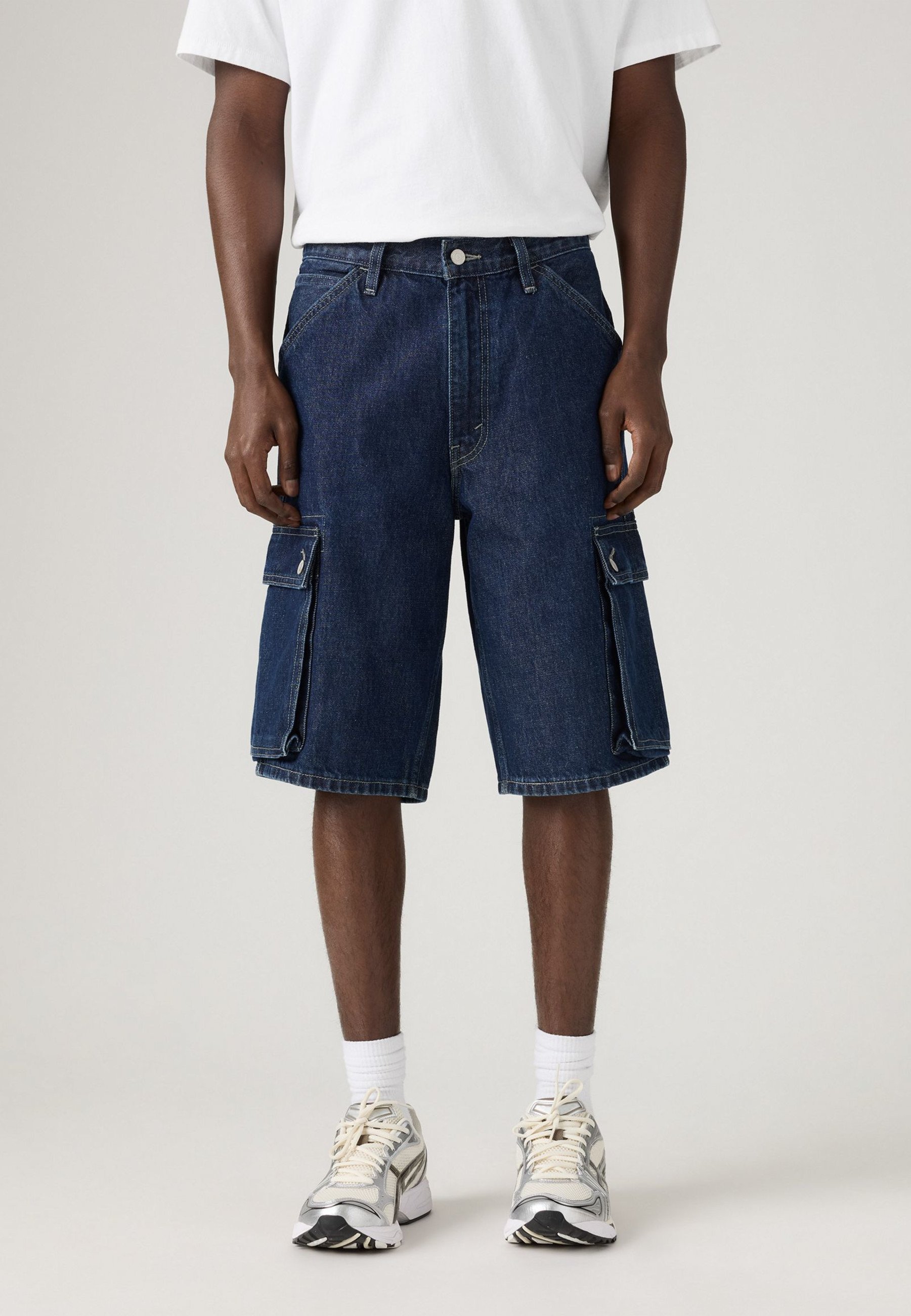 Levi's® 470® BAGGY SHORTS - Denim shorts - rinse ruler/dark-blue