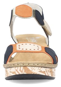 Sandales à lanières avec un dessus en matériau bleu marine et orange, texture en suède, sangles en velcro réglables et une semelle en liège à motifs.