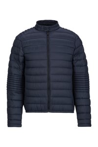 Veste matelassée bleu marine avec rembourrage horizontal, fermeture éclair à l'avant, col haut avec boutons-pression et détails côtelés sur les manches.