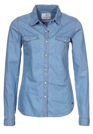Langarm lichtblauw denim shirt met knoopsluiting aan de voorkant en twee opgestikte borstzakken met knopen, voorzien van een klassieke kraag.