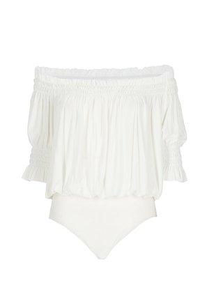 Body bianco con scollo e maniche elastiche arricciate, caratterizzato da un tessuto fluido e ampio nella parte superiore.