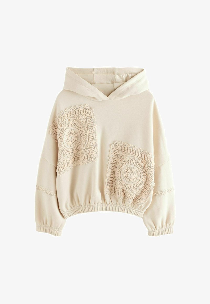 Bežová skrátená mikina s kapucňou so šnúrkou, ktorá má na prednej strane krajkové textúrované záplaty a elastické manžety a lem.