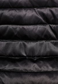 Esprit Collection Chaqueta de plumas - black