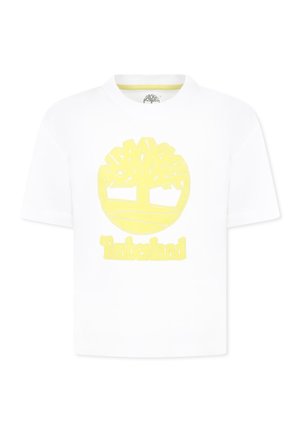 T-shirt en coton blanc avec un grand logo d'arbre Timberland entouré de jaune et du texte en dessous. Manches courtes et décolleté rond classique.