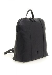 Zaino in pelle nera con finitura testurizzata. Caratterizzato da una maniglia superiore, chiusura con zip e spallacci regolabili. Logo impresso sul lato.