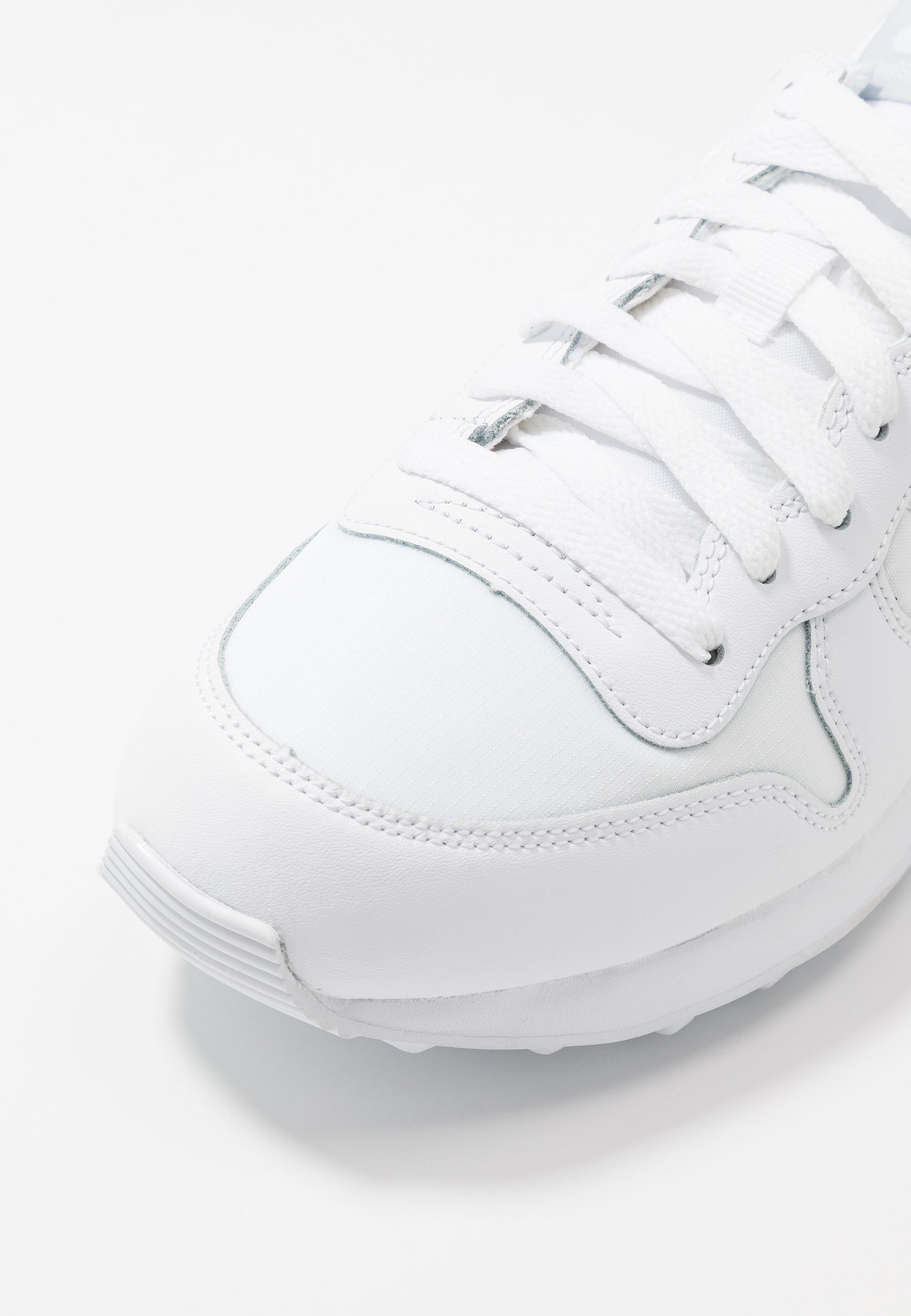 nike internationalist white football grey