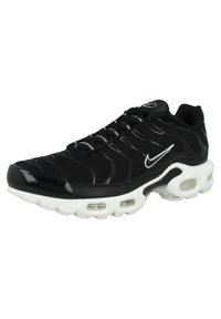 Chaussure de sport noire avec une tige en maille, accents noirs lisses, semelle blanche et éléments de coussinage à air visibles. Comprend un système de laçage et un logo.