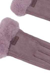 Guanti in suede viola con morbidi polsini in pelliccia sintetica, caratterizzati da dettagli di cucitura e un piccolo etichetta in pelle con la scritta "FASHION GLOVES."