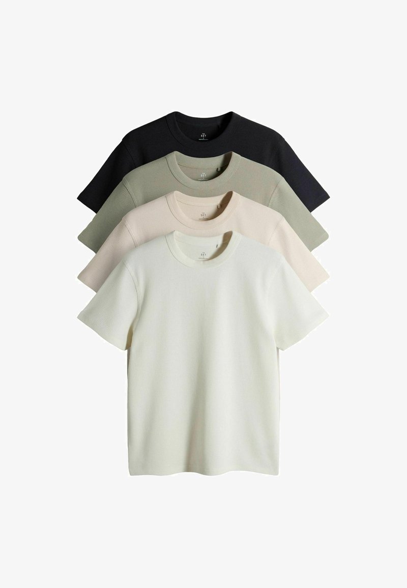 Cuatro camisetas de algodón acanalado de manga corta y cuello redondo apiladas, colores de adelante hacia atrás: blanco roto, beige, verde oliva y negro.