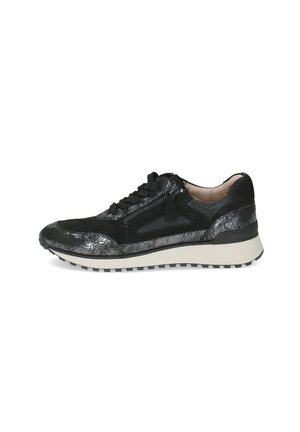 Sneaker con un design testurizzato nero, dotato di lacci e una cerniera; ha una suola bianca con trazione per comfort e stile.