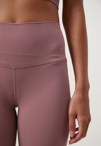 Nike Performance ZENVY HR 7/8 TGHT - Tights - smokey mauve
