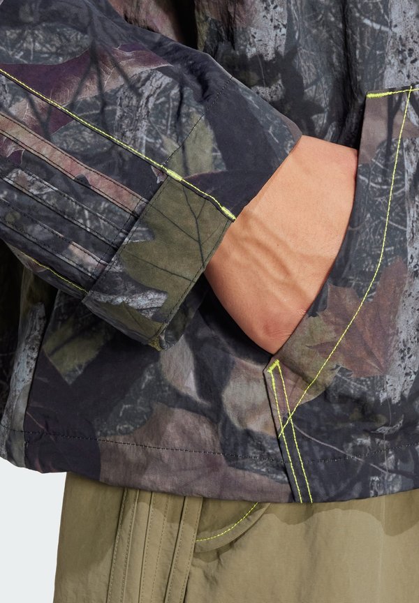 CAMOUFLAGE - Summer jacket - olive strata3