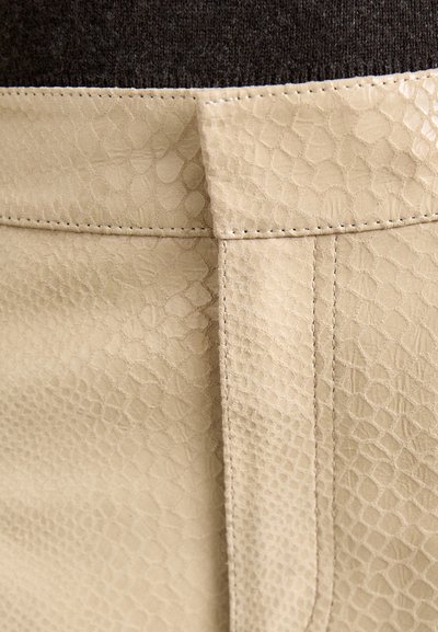 By Malene Birger CAILYS - Nahkpüksid - beige