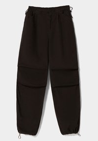 Svarta byxor med elastisk midja, sidofickor och dragsko vid bensluten. Tillverkade av mjukt tyg och har en lös, avslappnad passform.