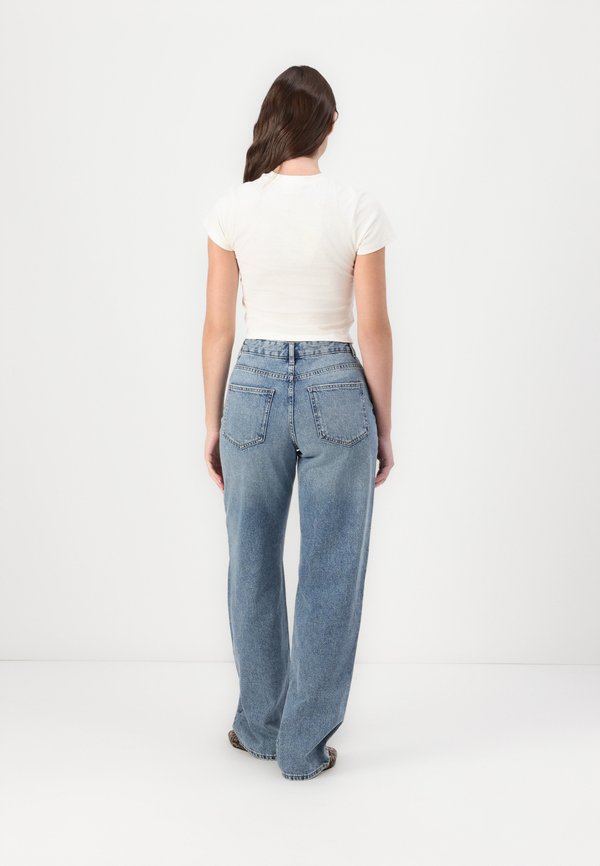ONLELLA STRAIGHT - Relaxed fit jeans4