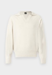 Pull en maille blanche avec un col en V et un petit col, présentant une coupe ample, des poignets et un ourlet côtelés pour plus de texture et de détails.