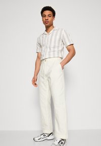 Esprit STRAIGHT PLEAT - Hlače - off white