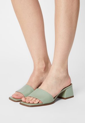 BASIC BLOCK HEELED MULES - Heeled mules - dusty green