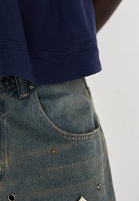 Thumbnail Image 7