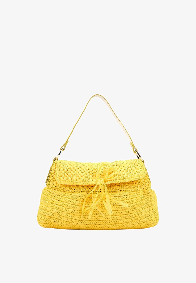 Sac à main jaune tissé avec rabat plié et nœud à l'avant, avec une seule bandoulière et un motif tricoté texturé.