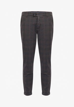 Pantaloni a quadri grigi con un taglio slim, caratterizzati da una miscela di linee scure e accenti sottili in rosso e beige. Completati con una chiusura a bottone.