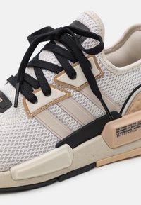 adidas altasport mid