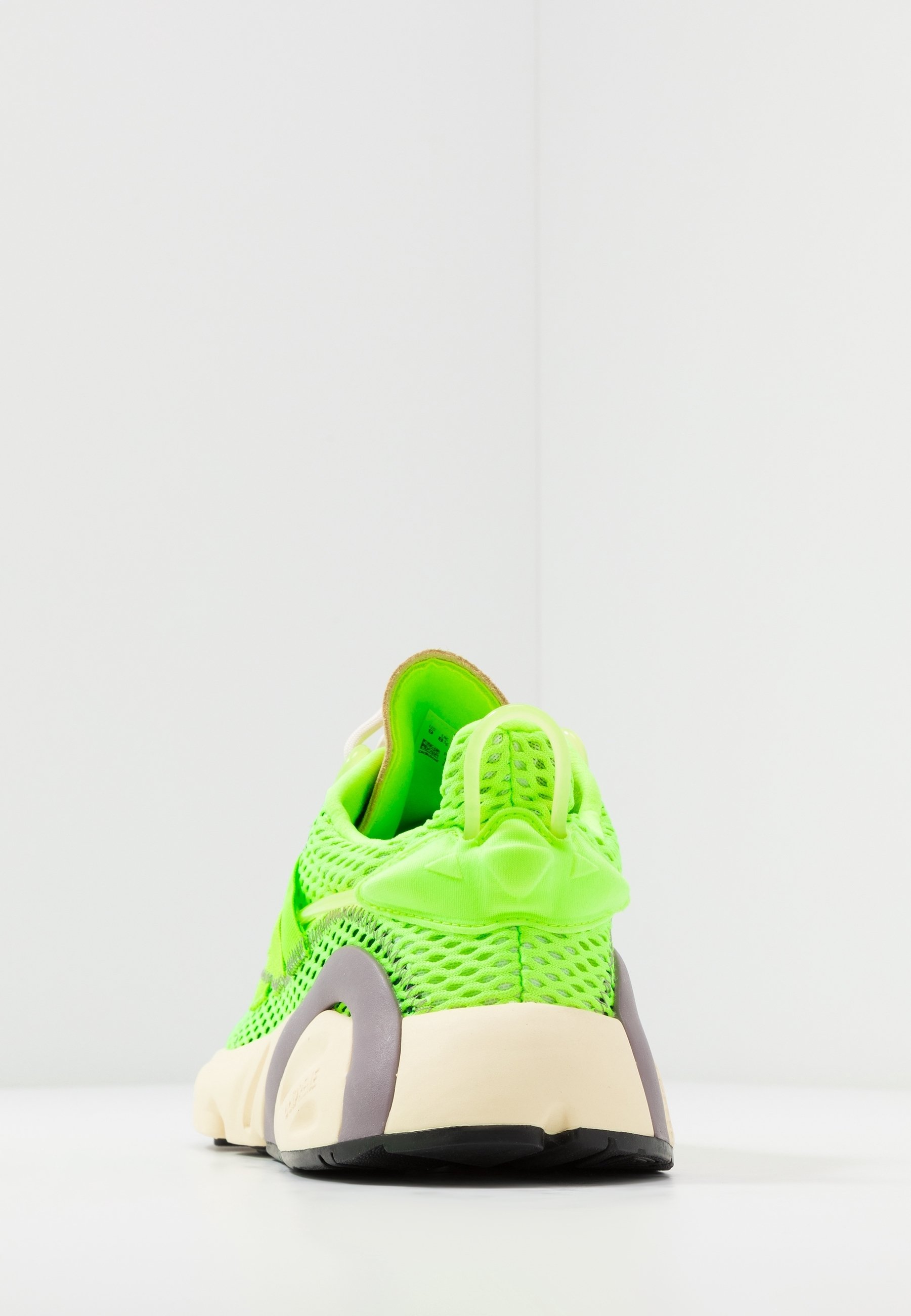 yeezy verdes neon