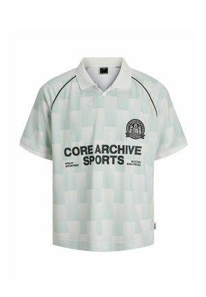 Svetlomodrá a bielo kockovaná športová polokošeľa s krátkym rukávom, bielym golierom, čiernym lemovaním a nápisom „CORE ARCHIVE SPORTS“ na prednej strane.