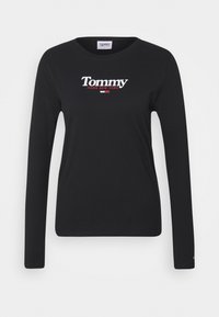 Svart långärmad T-shirt i bomull med rund halsringning. Har "Tommy Jeans New York"-logotyp i vitt och rött över bröstet.