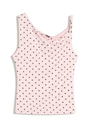 Lyserød ærmeløs top med sorte polkaprikker og asymmetrisk udskæring.