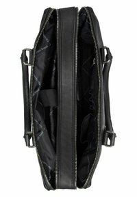 Sac en cuir noir avec plusieurs compartiments, doté d'une fermeture éclair en argent, d'une doublure en tissu et de poches de rangement internes.