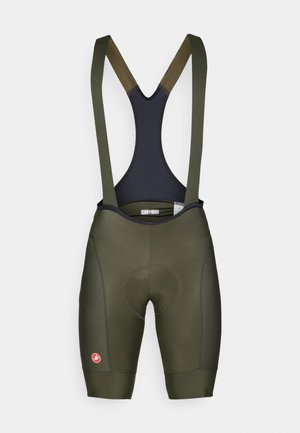 Herren-Radsport-Shorts mit Trägern in dunklem Olivgrün, gepolstertem Sitz, eng anliegender Passform, glatter Textur und einem kleinen roten Logo am Bein.