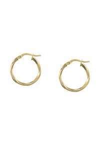 Une paire de boucles d'oreilles créoles torsadées en or avec fermoirs à charnière sur un fond blanc.