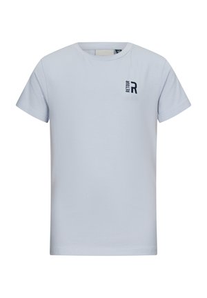 Jasnoszary bawełniany t-shirt z krótkim rękawem, okrągłym dekoltem oraz małym czarnym logo "RETOUR R" na lewej piersi. Gładka tekstura.