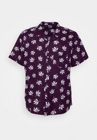 Camicia a maniche corte di colore viola con motivo a foglie bianche e taschino sul lato sinistro.
