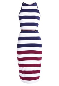 Randig bodycon-klänning med växlande marinblå, vit och bourgognefärg, med halterneck-design och ett brunt bälte i midjan.