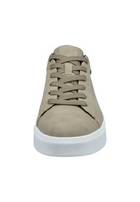 Beiger Wildledersneaker mit tonalen Schnürsenkeln und weißer Gummisohle. Verfügt über minimale Nähte und ein rundes Zehendesign.