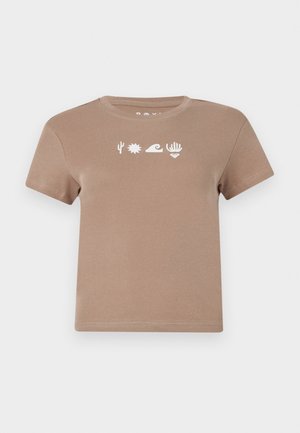 T-shirt en coton marron avec un col rond. Présente des éléments graphiques blancs : un cactus, un soleil, une vague, une main et un cœur. Manches courtes.